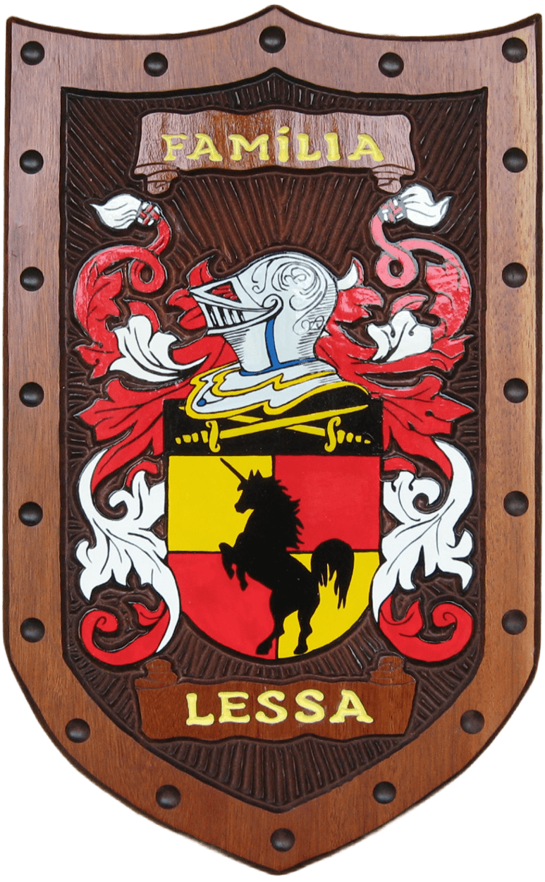 Brasões de Família Entalhados em Madeira